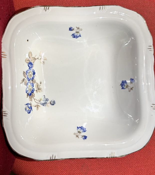 Емблематичен български порцеланов сервиз