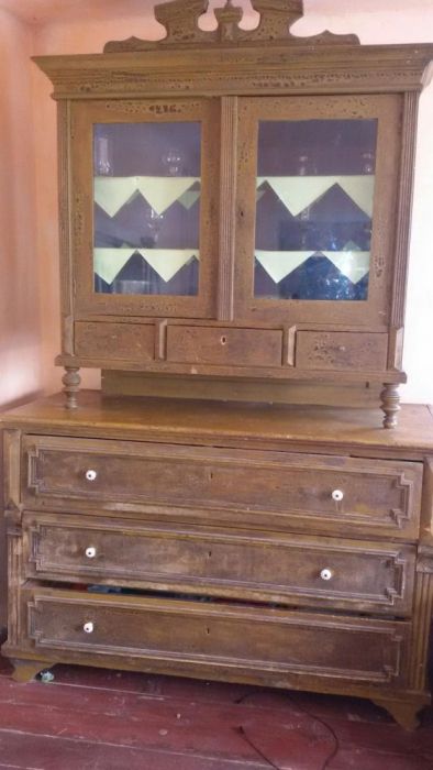 Mobila veche din lemn