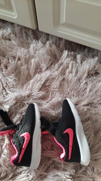 Adidași  nike fetita !