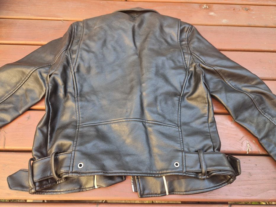 Продавам кожено детско яке на Зара