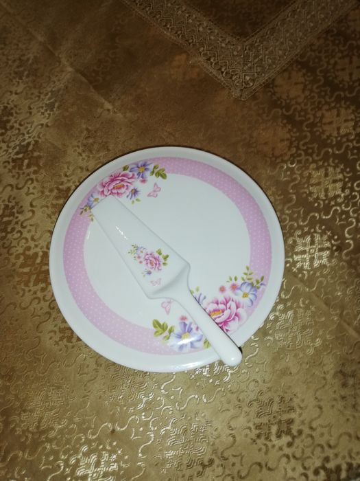 Продам тортницу