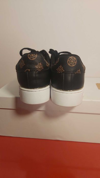 Обувки Guess - Номер 38