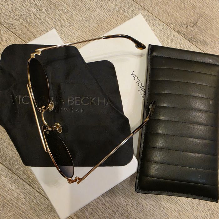 Дамски слънчеви очила Victoria Beckham. Model VB 213S 756-61