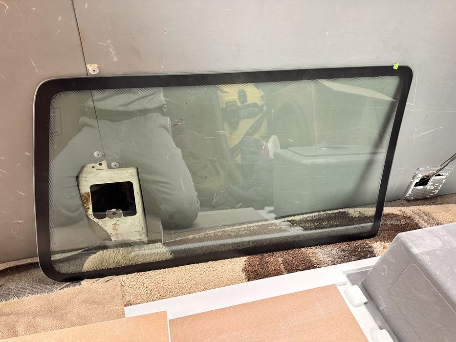 Стекло заднее левое т4 транспортер
