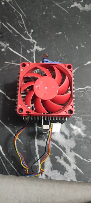 AMD Phenom II X4 810 (2.6GHz)+Оригинален охладител(BOX) – Перфектен!!!