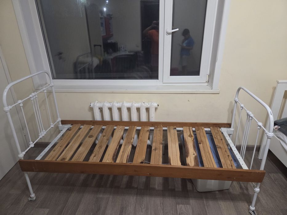 Кровать металлическая