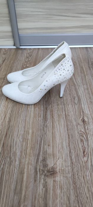 Свадебный наряд невесты