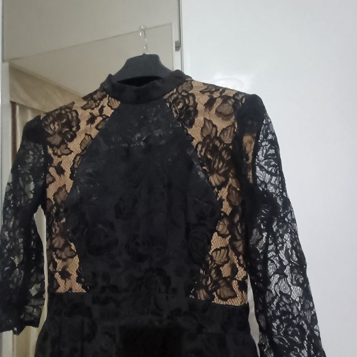 Продам платья кружевные