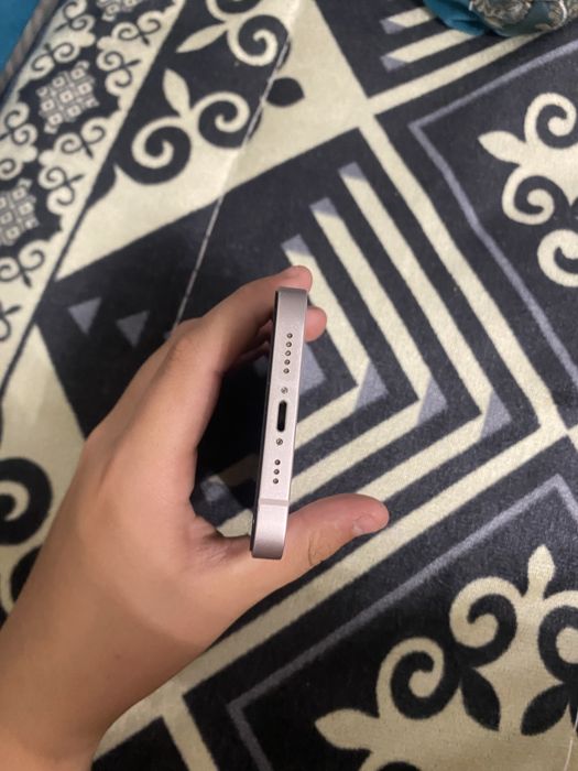 Продам  iPhone 13