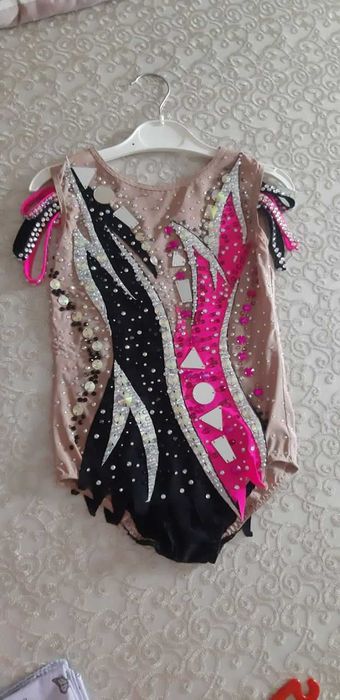 Купальник для художественной гимнастики.