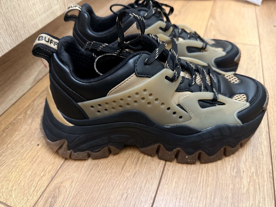 Buffalo сникърси