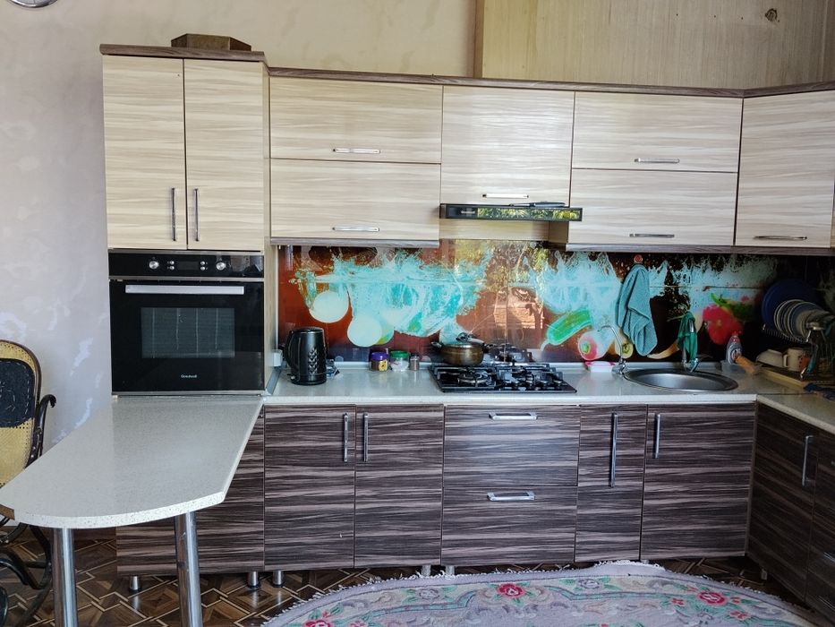 Срочно продаётся кухонный мебел
