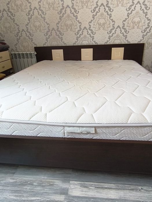 Продам кровать двухспальную