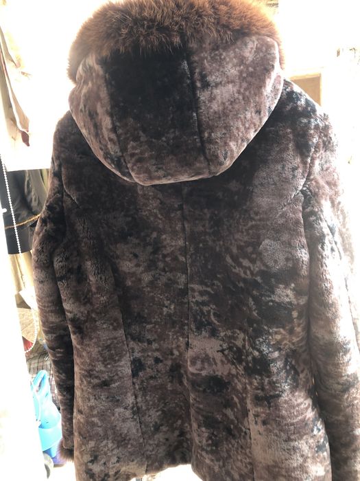 Шубка тёплая тёплая,на молнии