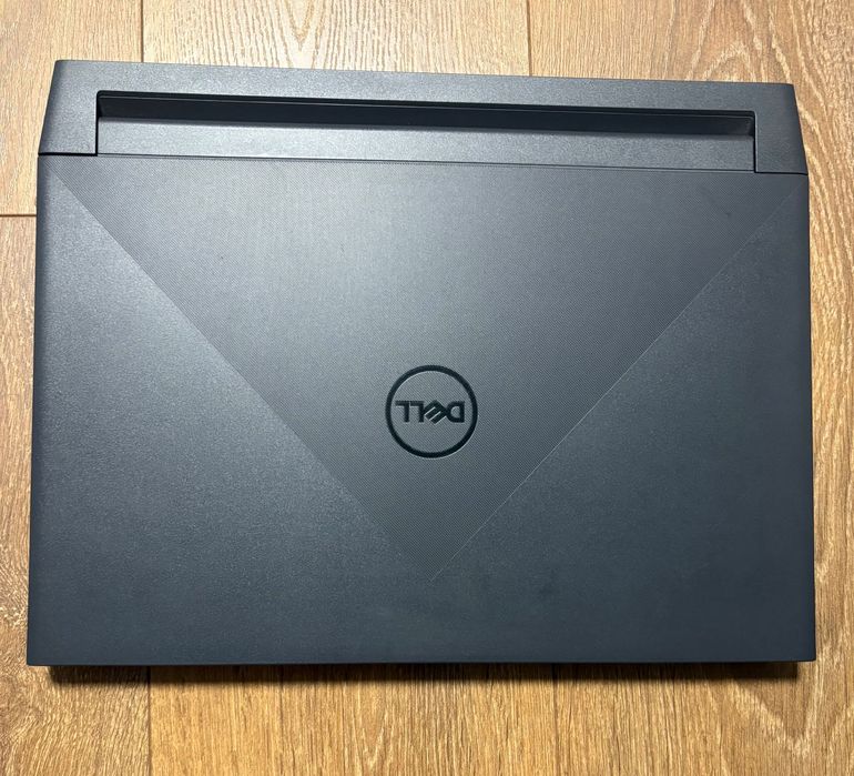 Лаптоп Dell G15 5511