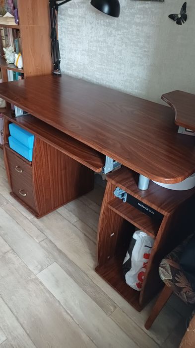 Продам стол письменный,школьный
