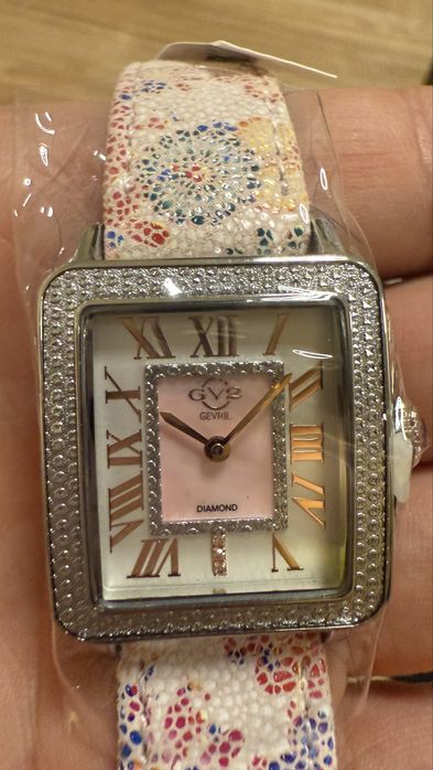 Швейцарски дамски часовник с диаманти Gevril