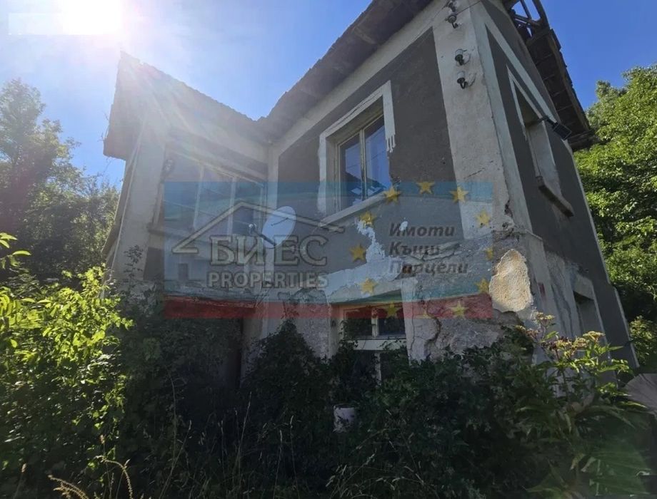 Стара къща в гр. Земен