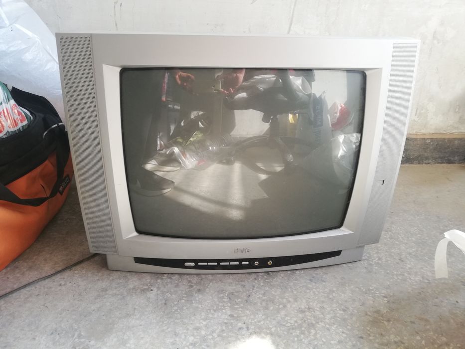 Телевизор JVC с дистанционно