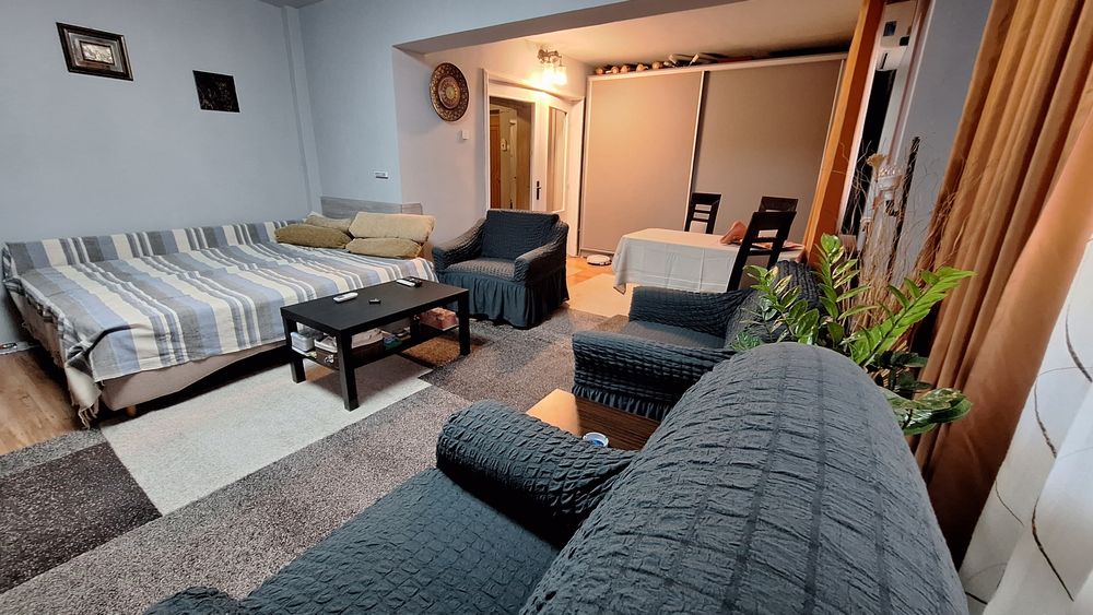 Pentru activitate comerciala/locuit. Ultracentral-parter 70 m²-doua camere-living 30 m²- pretabil cabinet stomatologie- avocat- asigurări