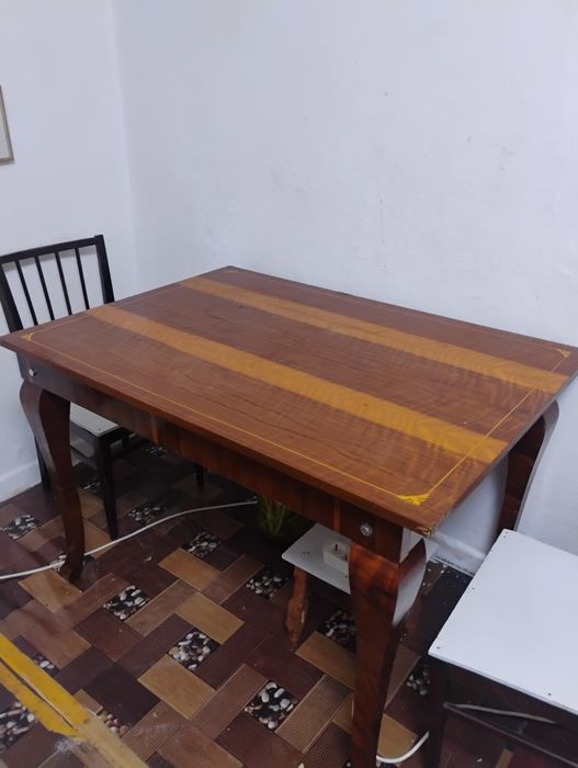 Vînd Masă din lemn de brad,artizanal lucrată