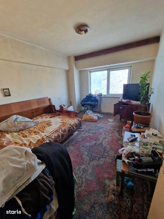 De vanzare apartament cu 4 camere decomandat, balcon, 2 bai , boxa