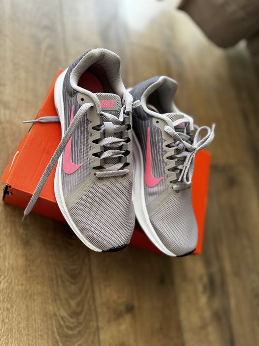 Маратонки Nike светло сиви