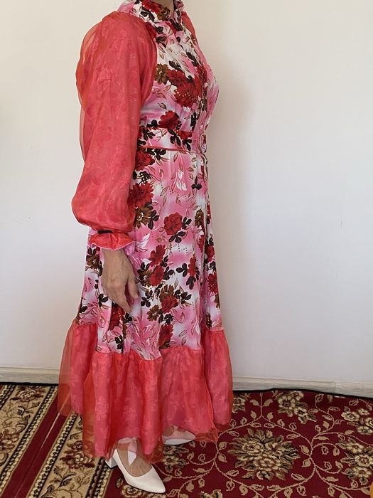 Прлдаётся платье