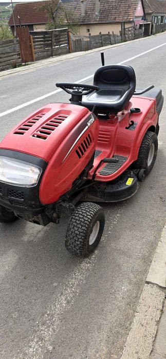 Tractorase de tuns iarba/gazonul