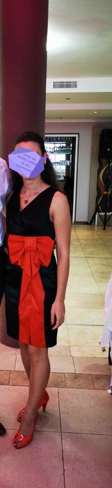 къса черна рокля