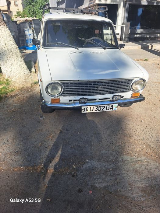 Vaz 21011 sotiladi