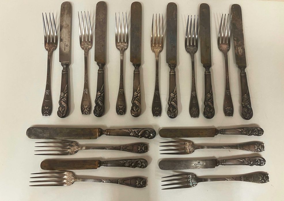 Набор от старинни ножове и вилици на J.FRAGET