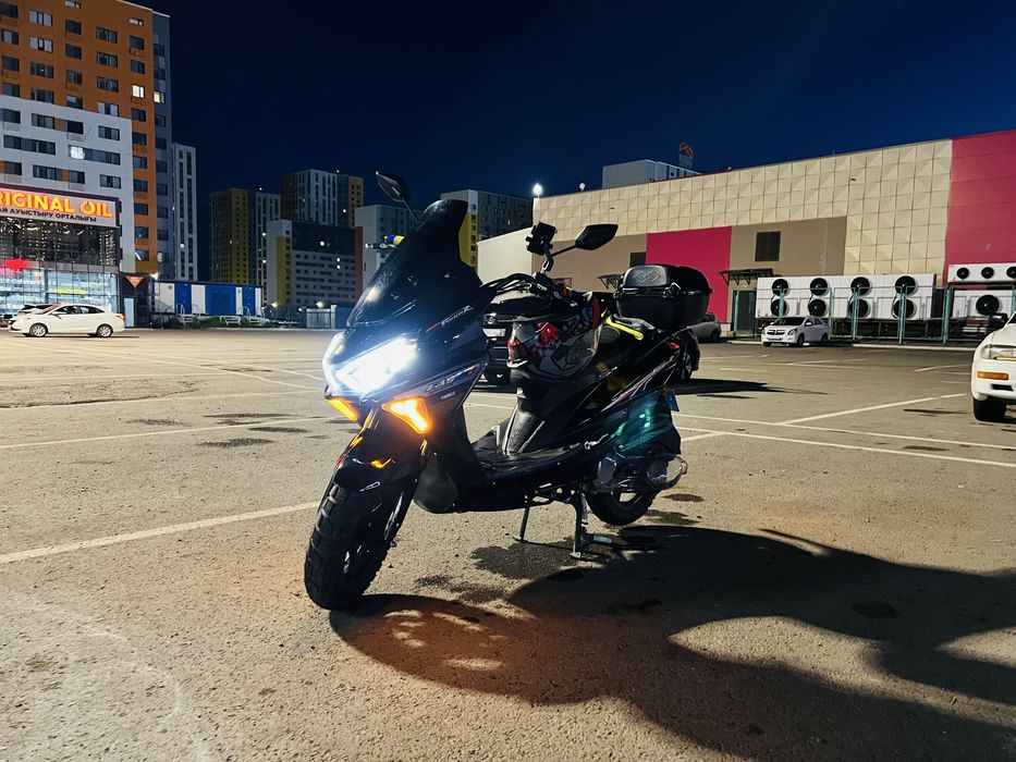 Продам скутер лия макси