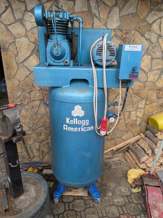 Compresor aer trifazic industrial cu pistoane