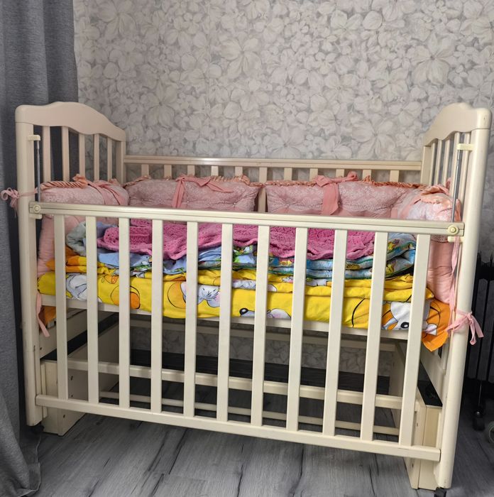 Продам кроватку с продольным маятником