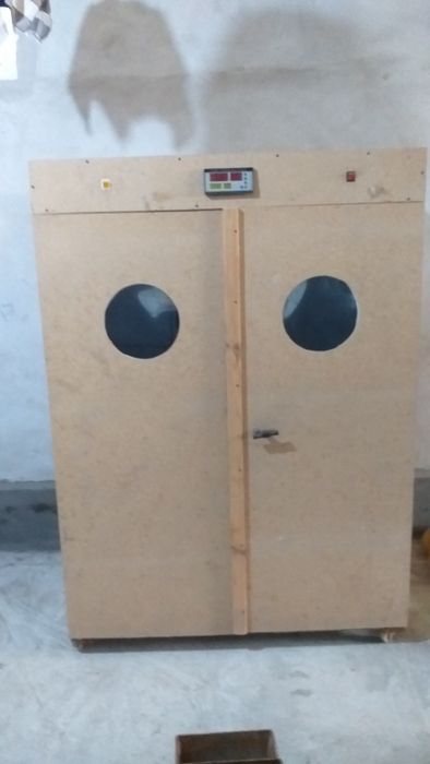 Инкубатр срочно продам