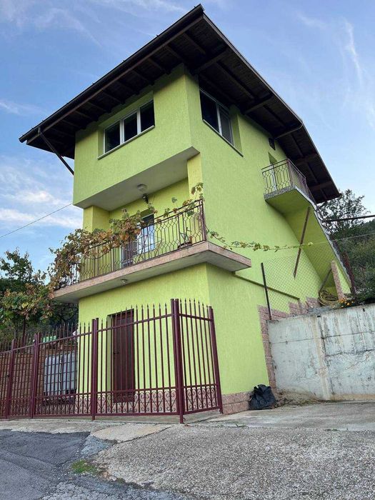 Продава се Къща в Ботевград - 1485 кв.м за 169 €/кв.м - Снимка #2