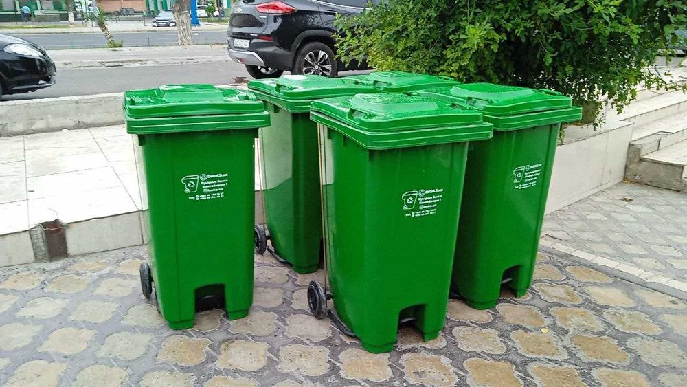 мусорный бак металичски