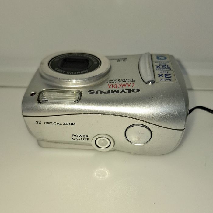 Olympus C-370 Zoom компактен дигитален фотоапарат