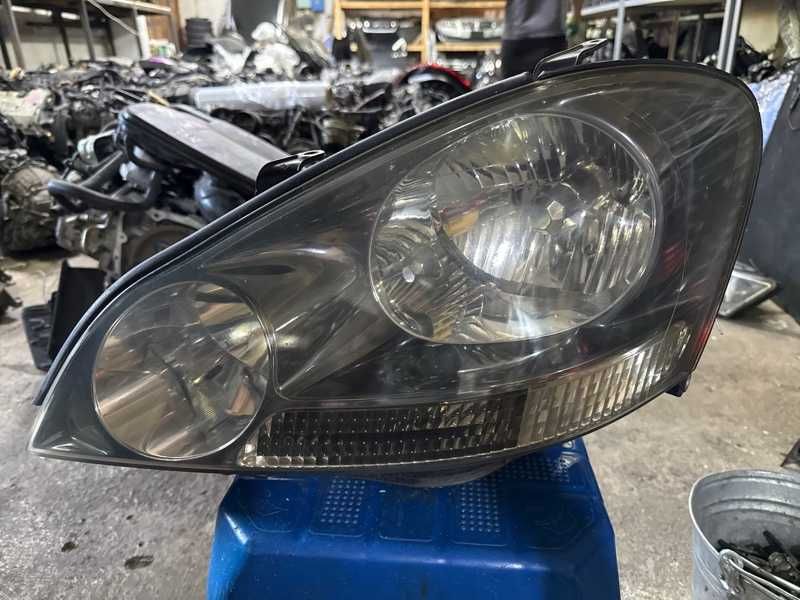 Фара ксеноновая Toyota Ipsum