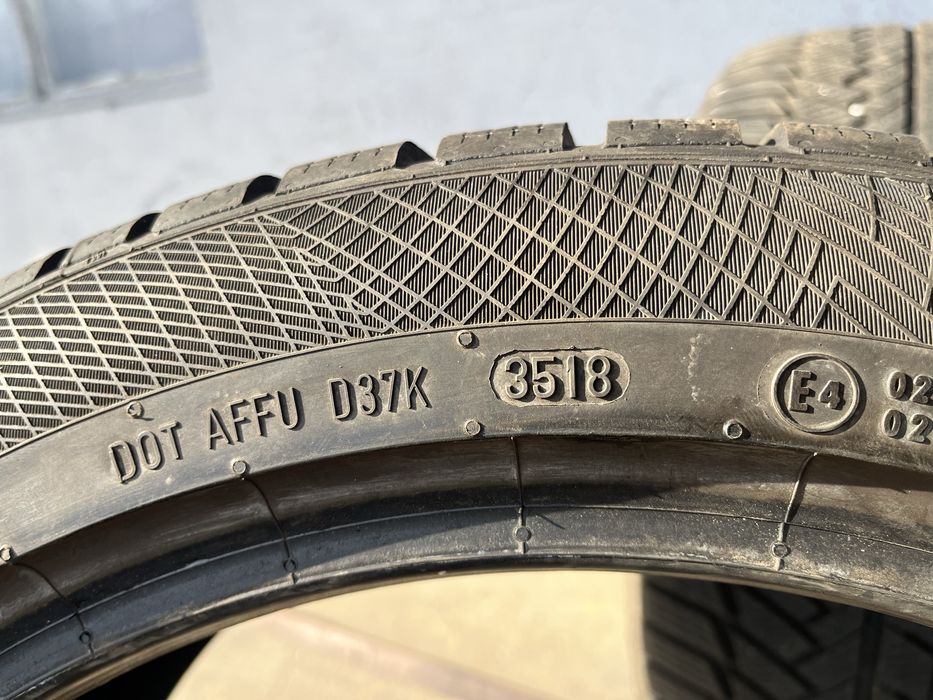 2 бр. зимни гуми 235/45/18 Continental 6 mm DOT 3518
