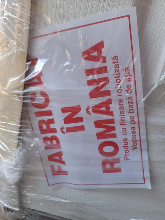 Vând 2 uși de interior  albe