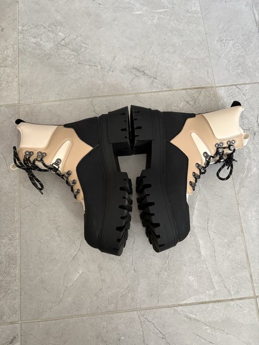 Продавам дамски боти