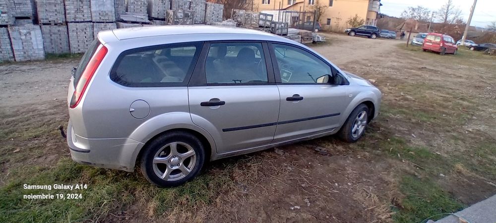 Vand sau schimb ford focus 1.6 d