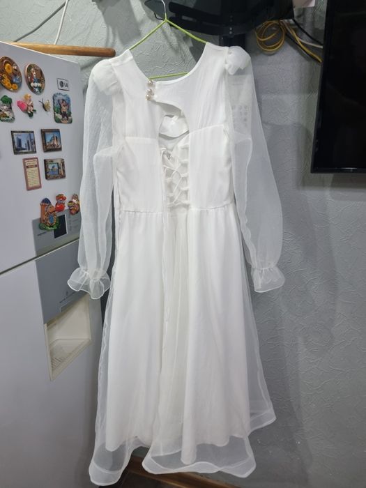 Нежное белое платье.