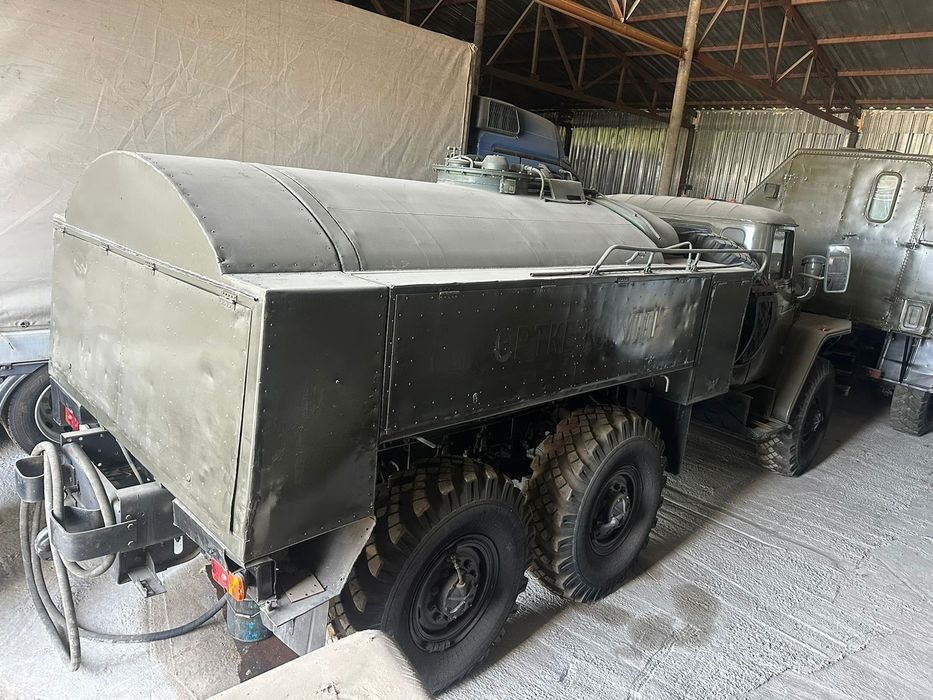 Урал 4320 топливозаправщик