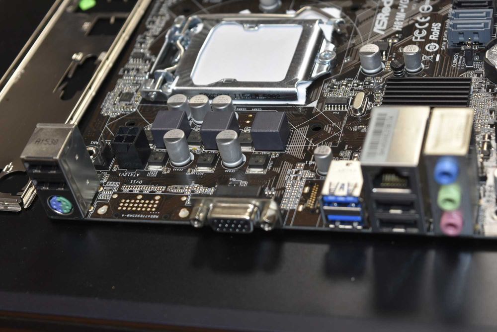 Дънна платка Asrock H81M-VG4 1150 socket DDR3 - топ състояние