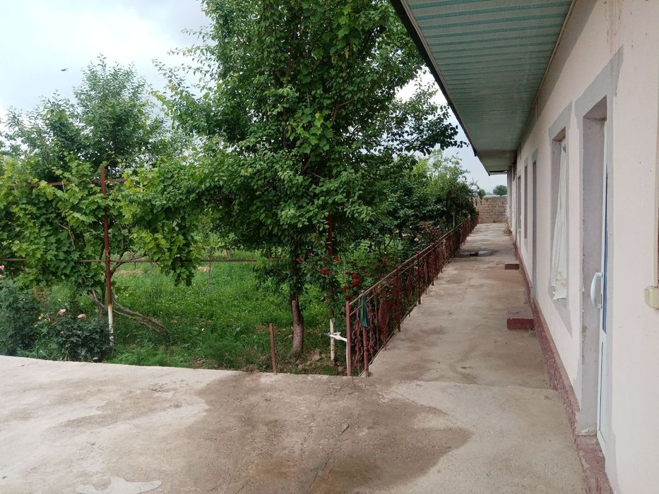 Сирожна уй сотилади