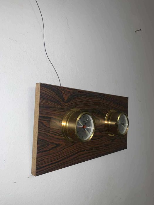 Ceas/Barumetru in carcasa din bronz decor amplasat pe lemn