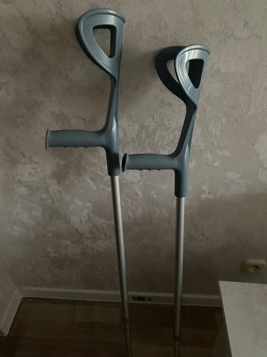 Продоется костыл